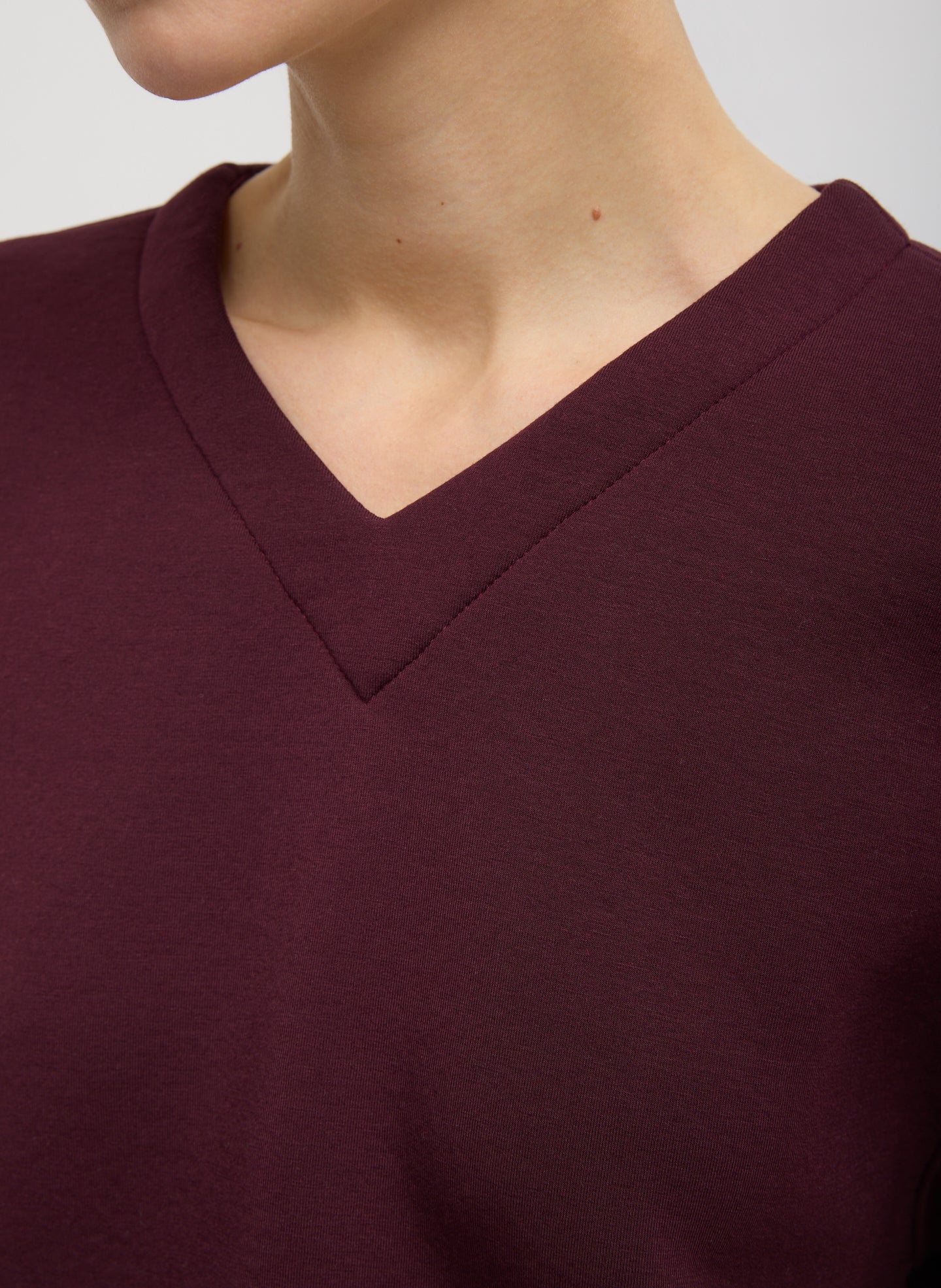Bonded Viscose Easy V-Neck - Image 3