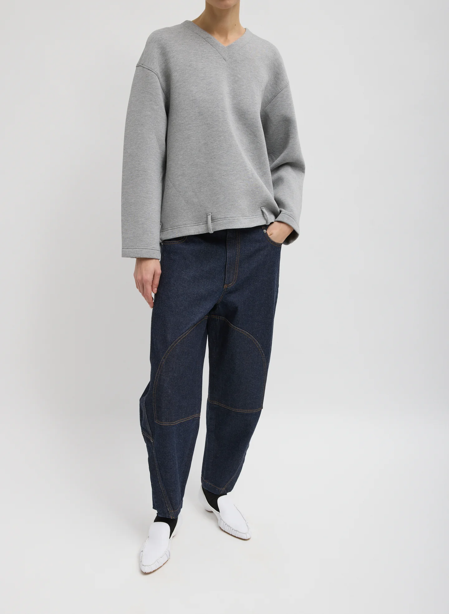 Bonded Viscose Easy V-Neck - Image 6