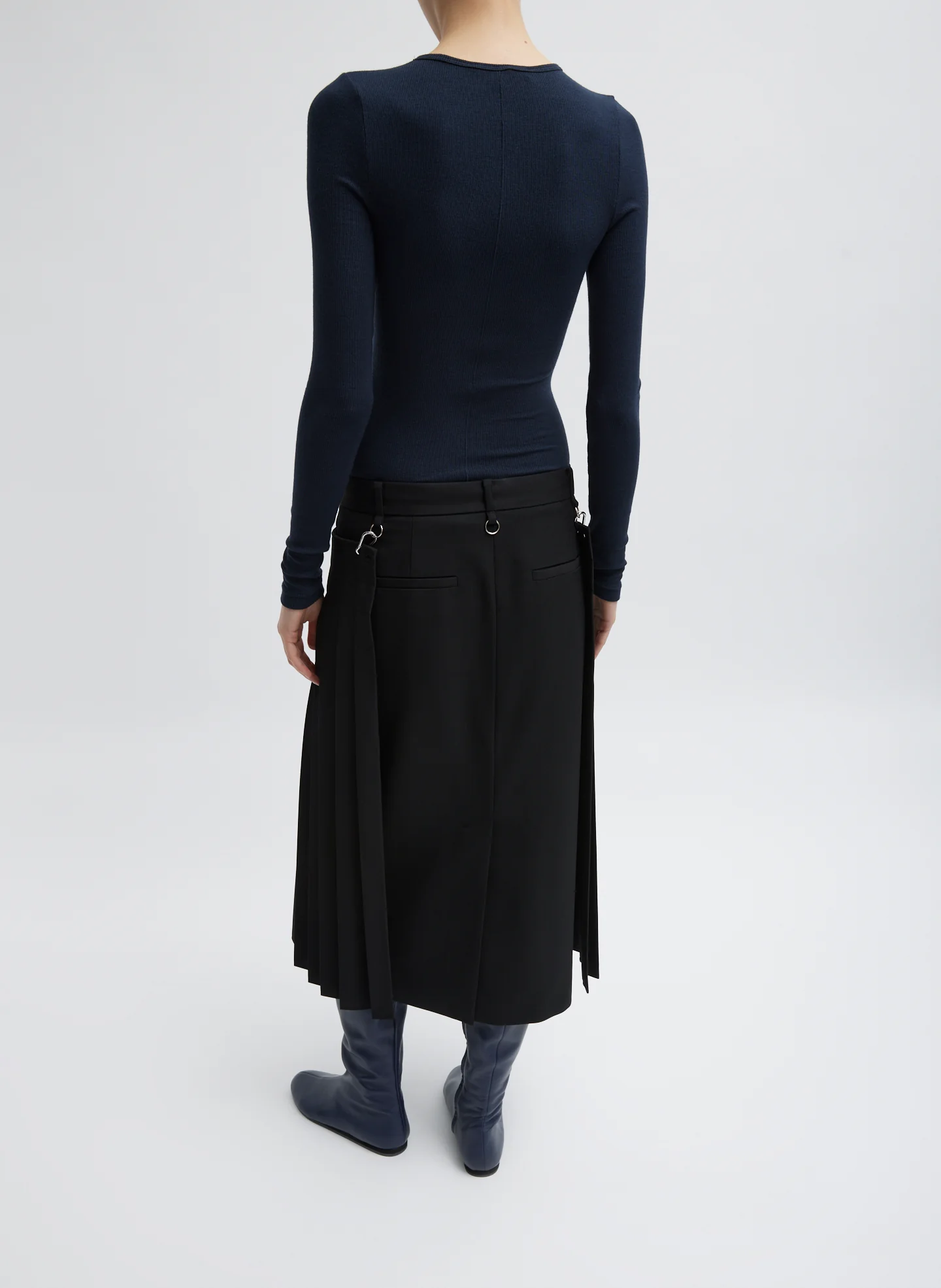 Circular Ribbed Crewneck Pullover T-Shirt - Image 7