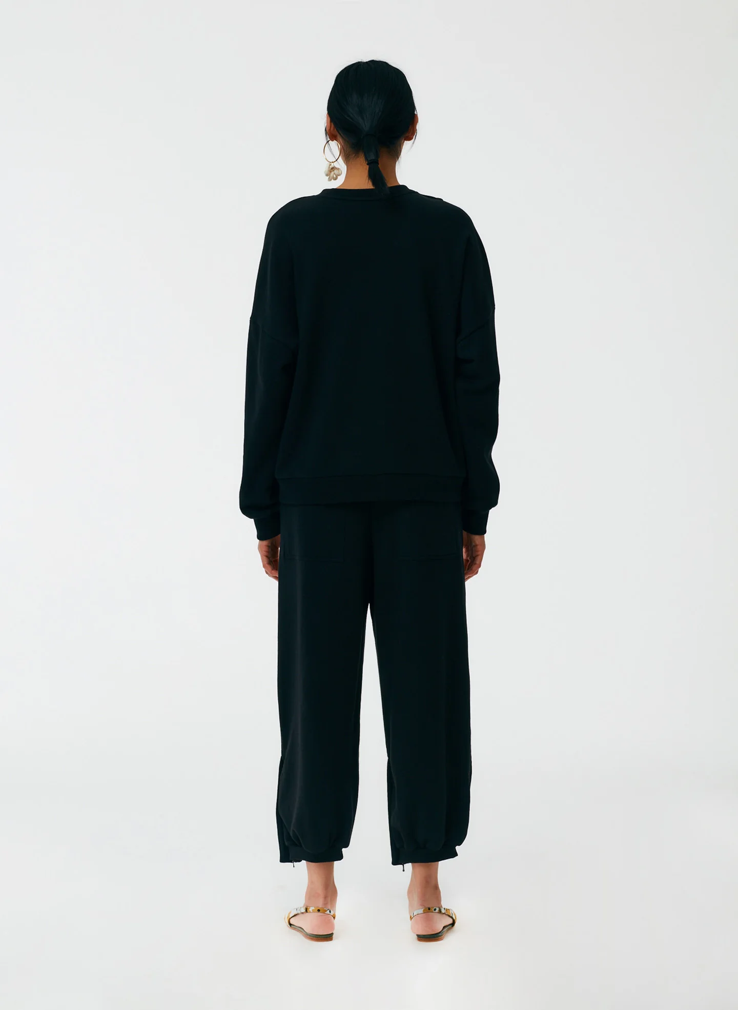 Cropped Sweatpant with Zipper - Image 10