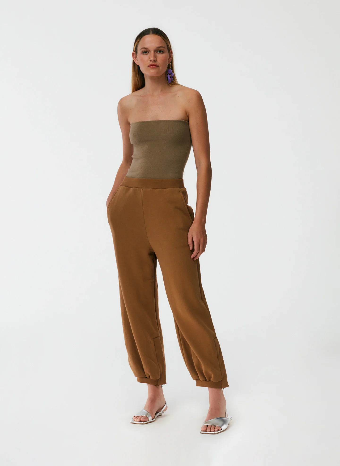 Cropped Sweatpant with Zipper - Image 5