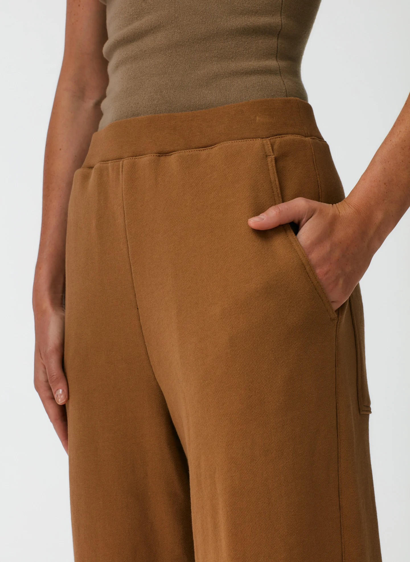 Cropped Sweatpant with Zipper - Image 6