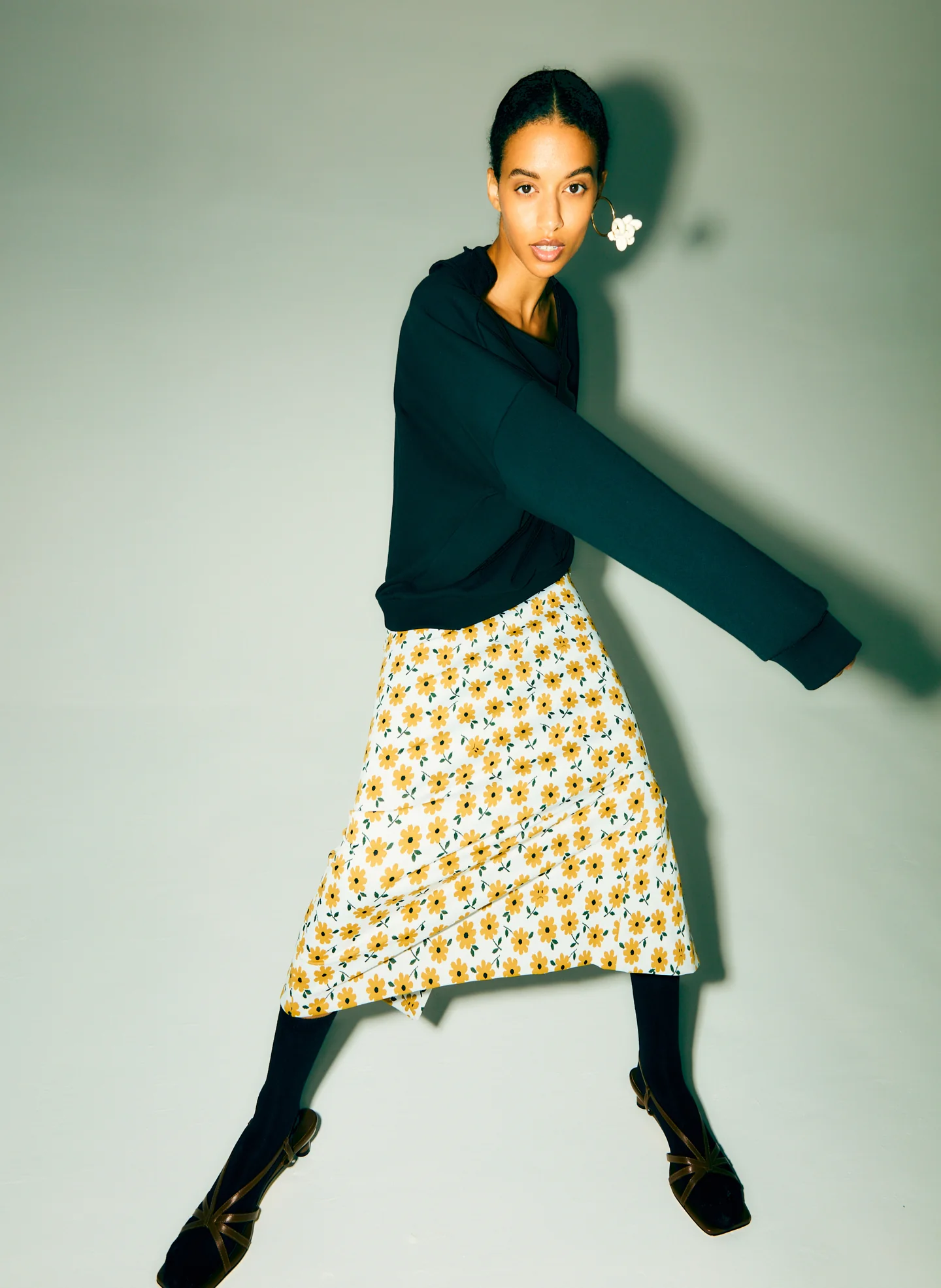 Cutout Dicky Sweatshirt - Image 13