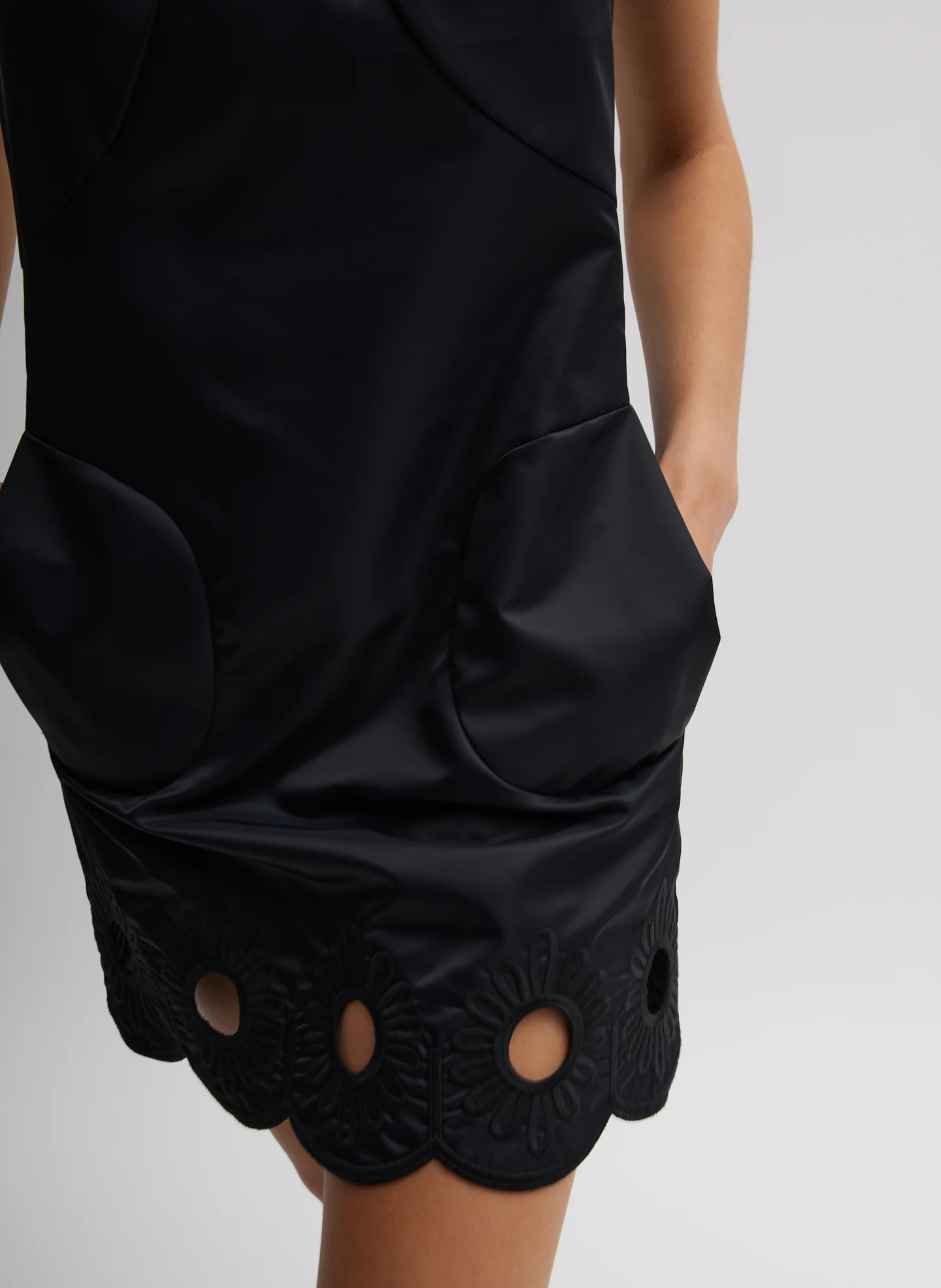 Daisy Embroidery Short Dress - Image 5