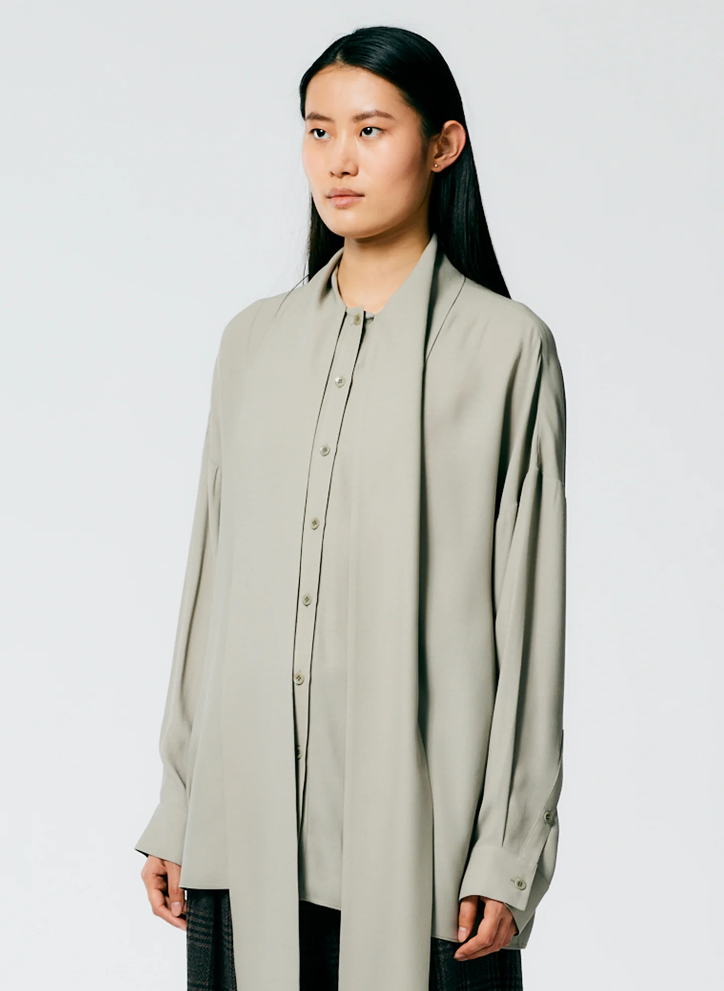 Feather Weight Eco Crepe Davenport Sculpted Shirt - Image 4