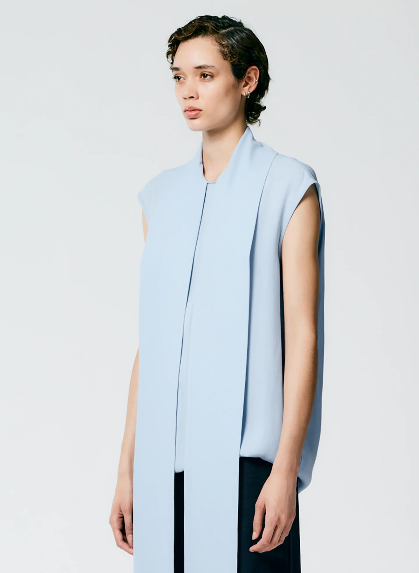 Feather Weight Eco Crepe Sleeveless Davenport Sculpted Shirt - Image 3