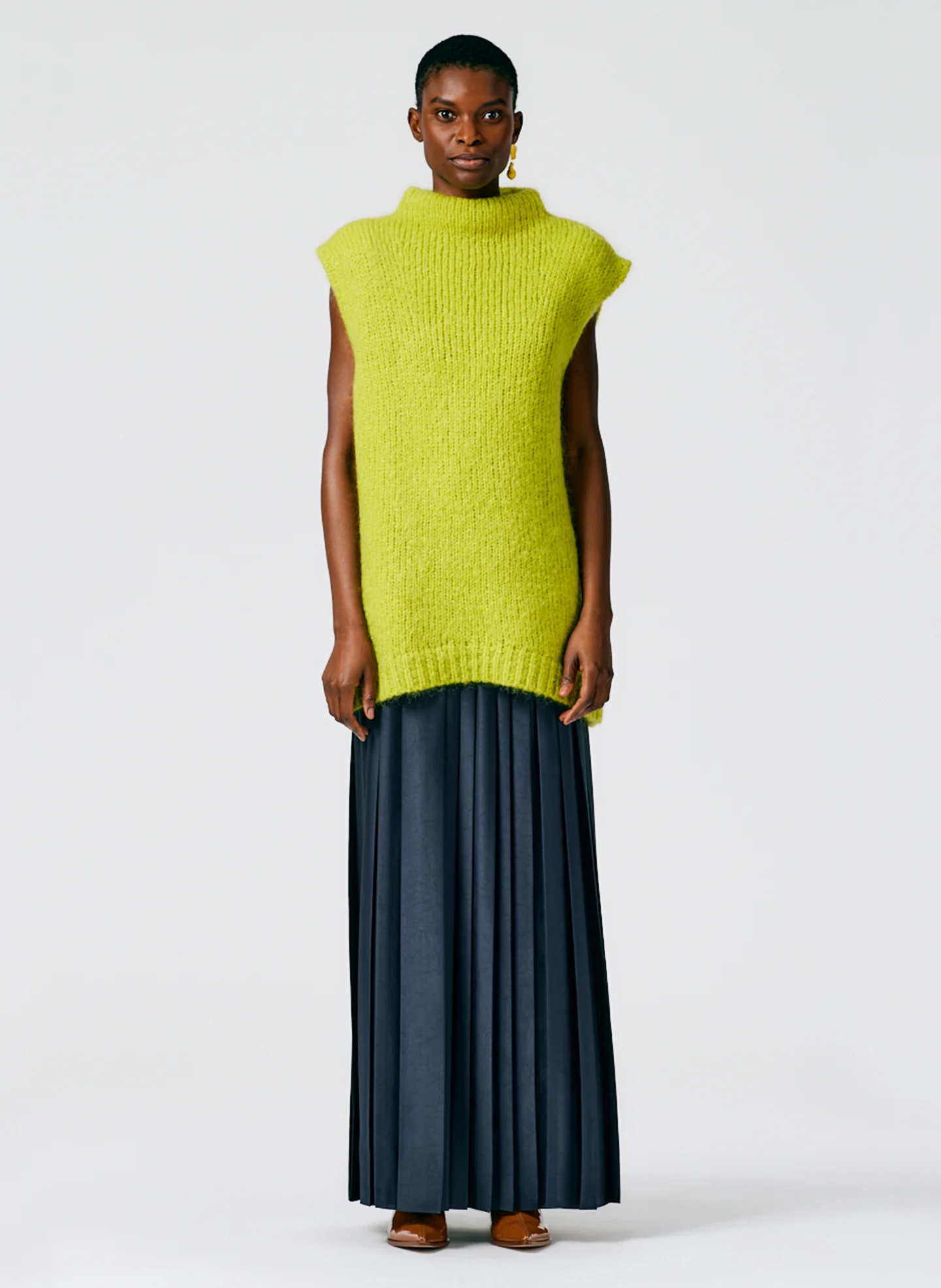 Feather Weight Pleated Pull On Maxi Skirt - Image 2