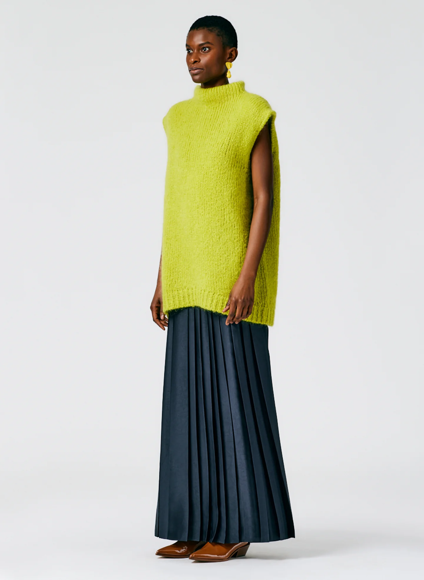 Feather Weight Pleated Pull On Maxi Skirt - Image 3