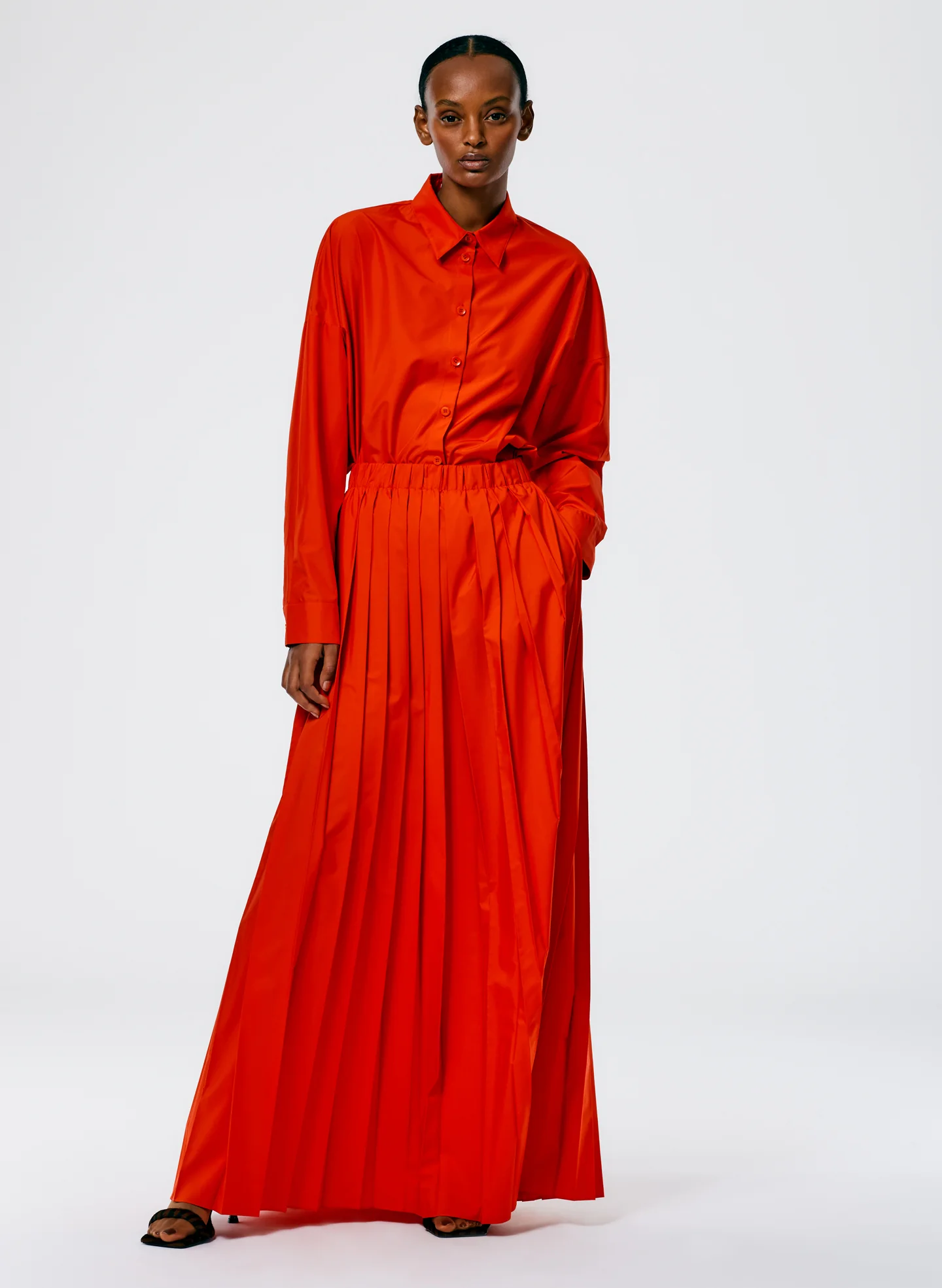 Italian Sporty Nylon Pleated Pull On Maxi Skirt