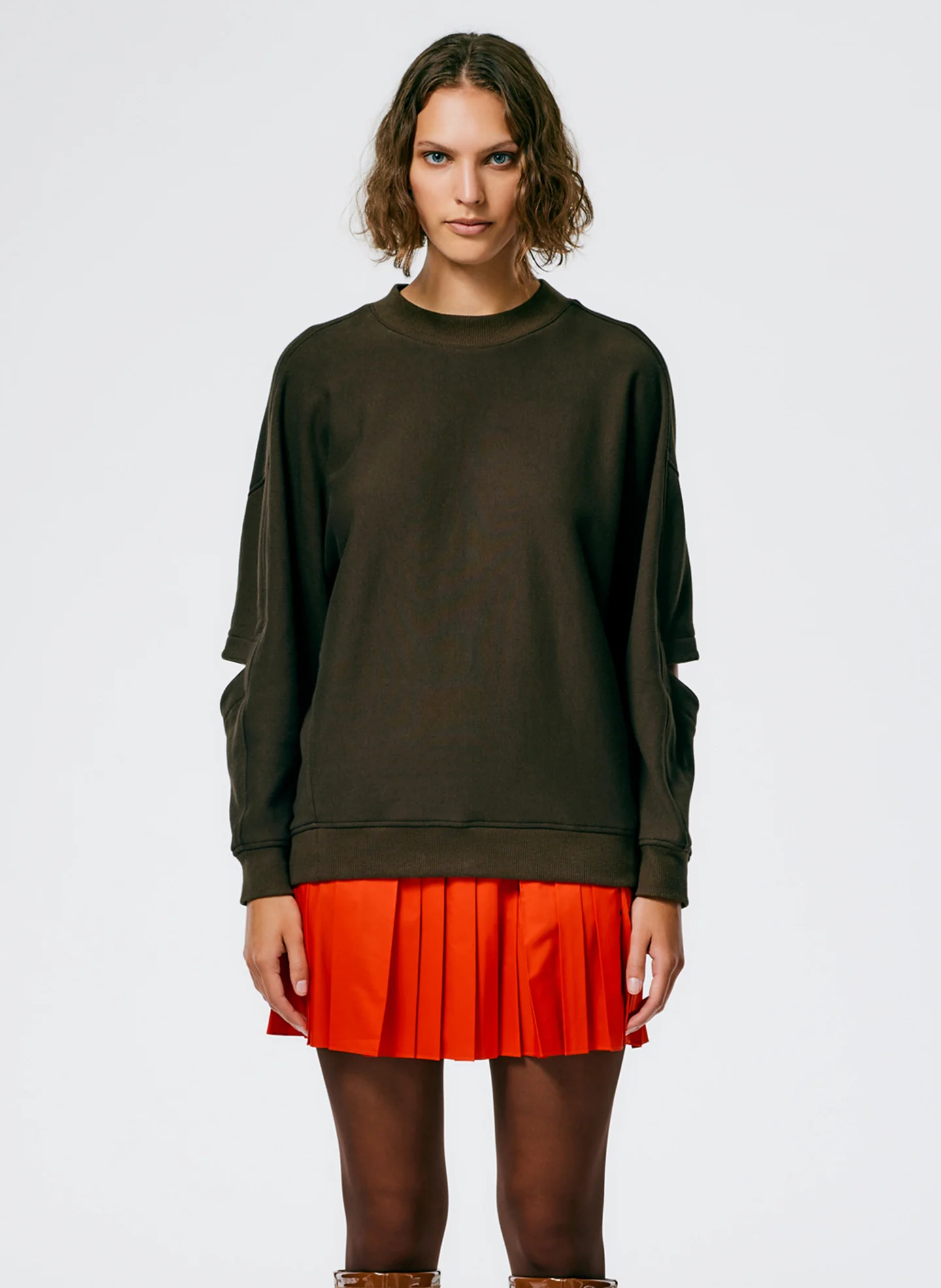 Italian Sporty Nylon Pleated Pull On Mini Skirt - Image 2