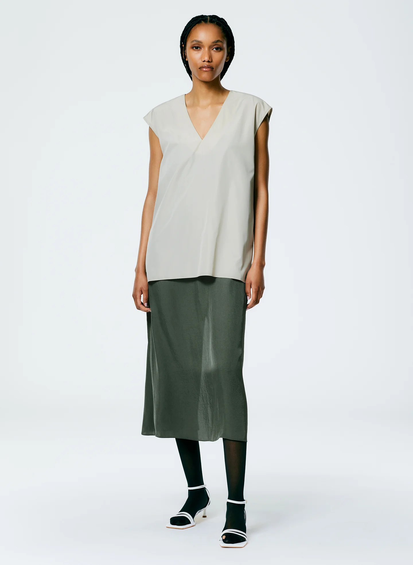 Italian Sporty Nylon Sleeveless V-Neck Top - Image 4