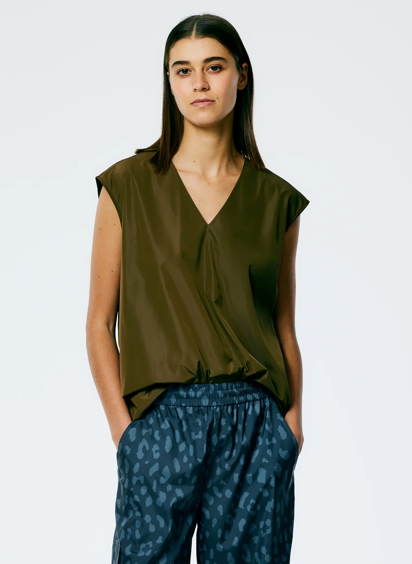 Italian Sporty Nylon Sleeveless V-Neck Top