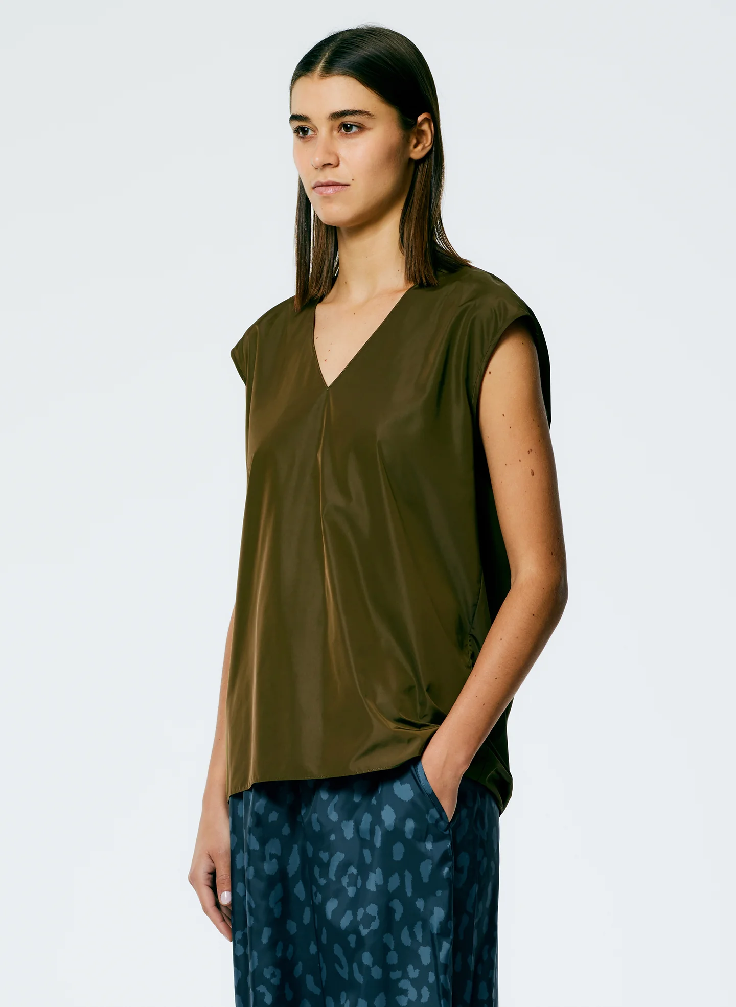 Italian Sporty Nylon Sleeveless V-Neck Top - Image 2