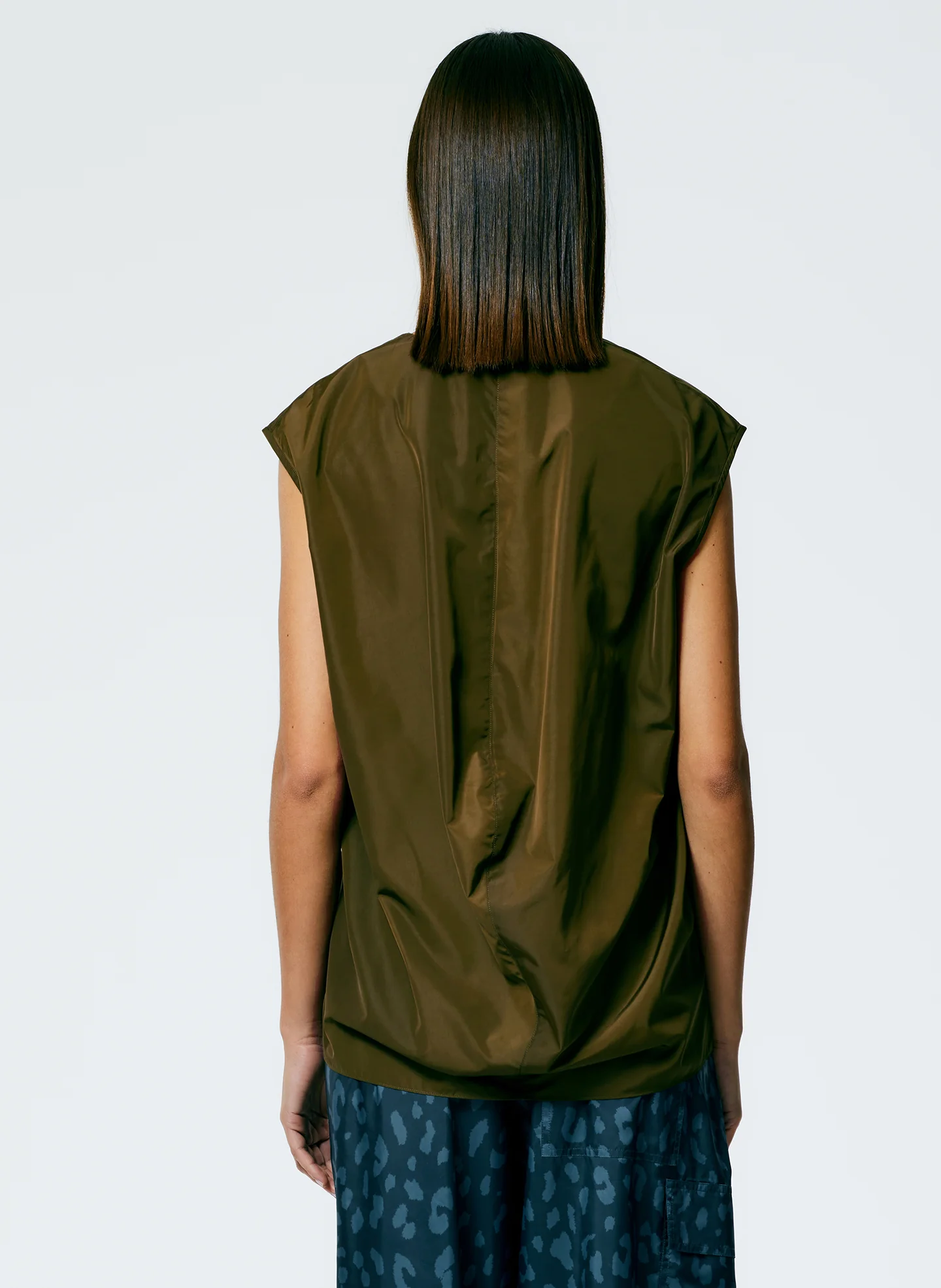 Italian Sporty Nylon Sleeveless V-Neck Top - Image 3