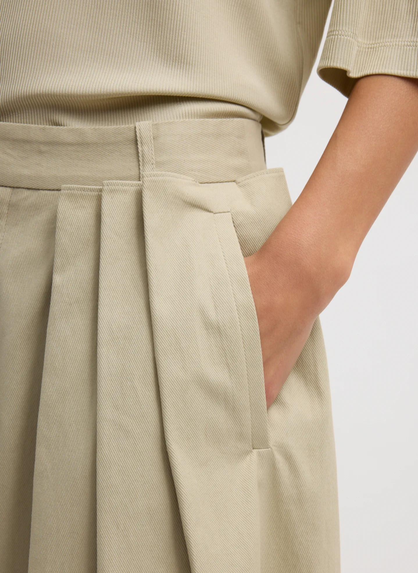 Luxe Spring Twill Tucked Pleated Wide Leg Short - Image 5