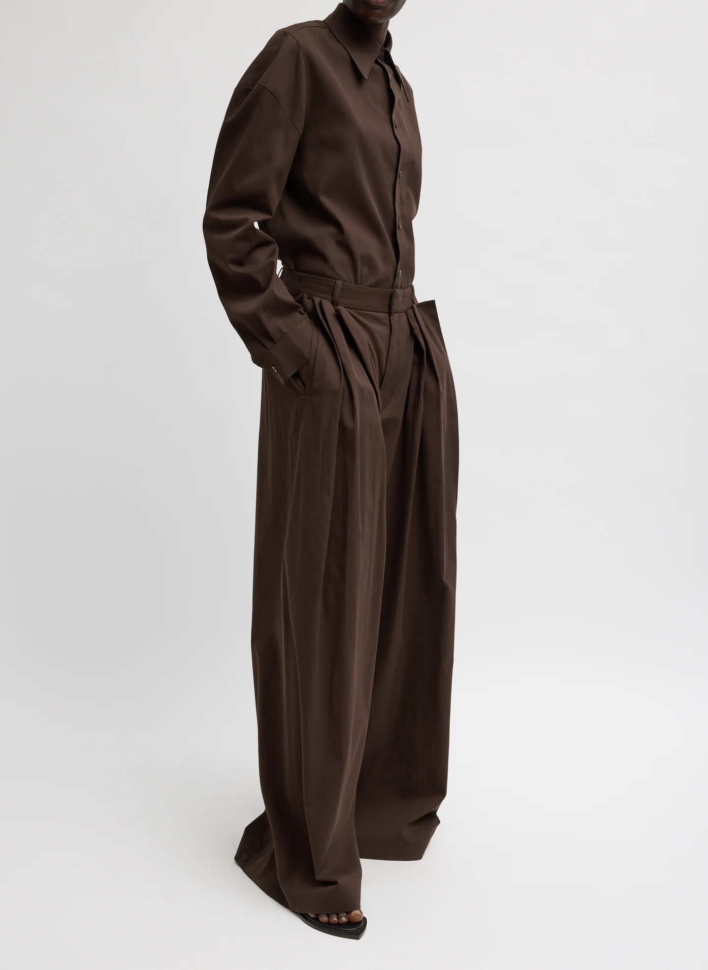 Luxe Spring Twill Tucked Pleated Wide Leg Trouser - Image 4