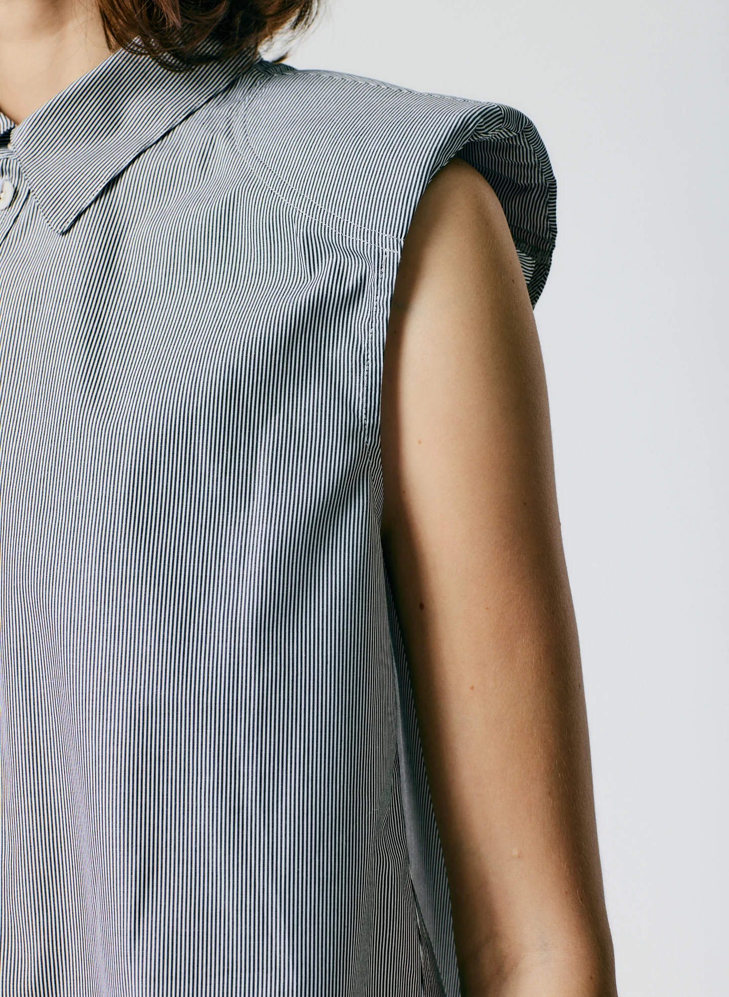 Micro Stripe Sleeveless Shoulderpad Shirt - Image 5