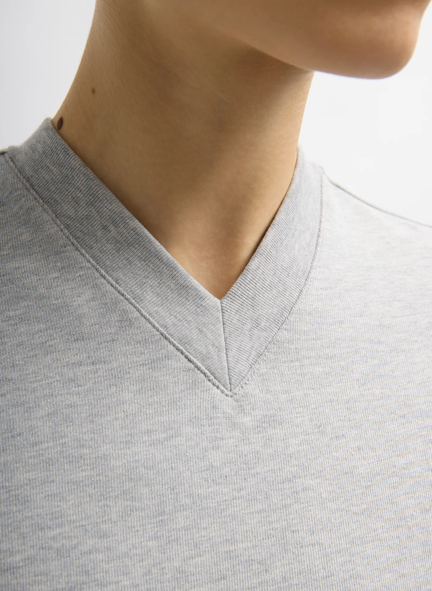Perfect T-Shirt Shrunken V-Neck - Image 5