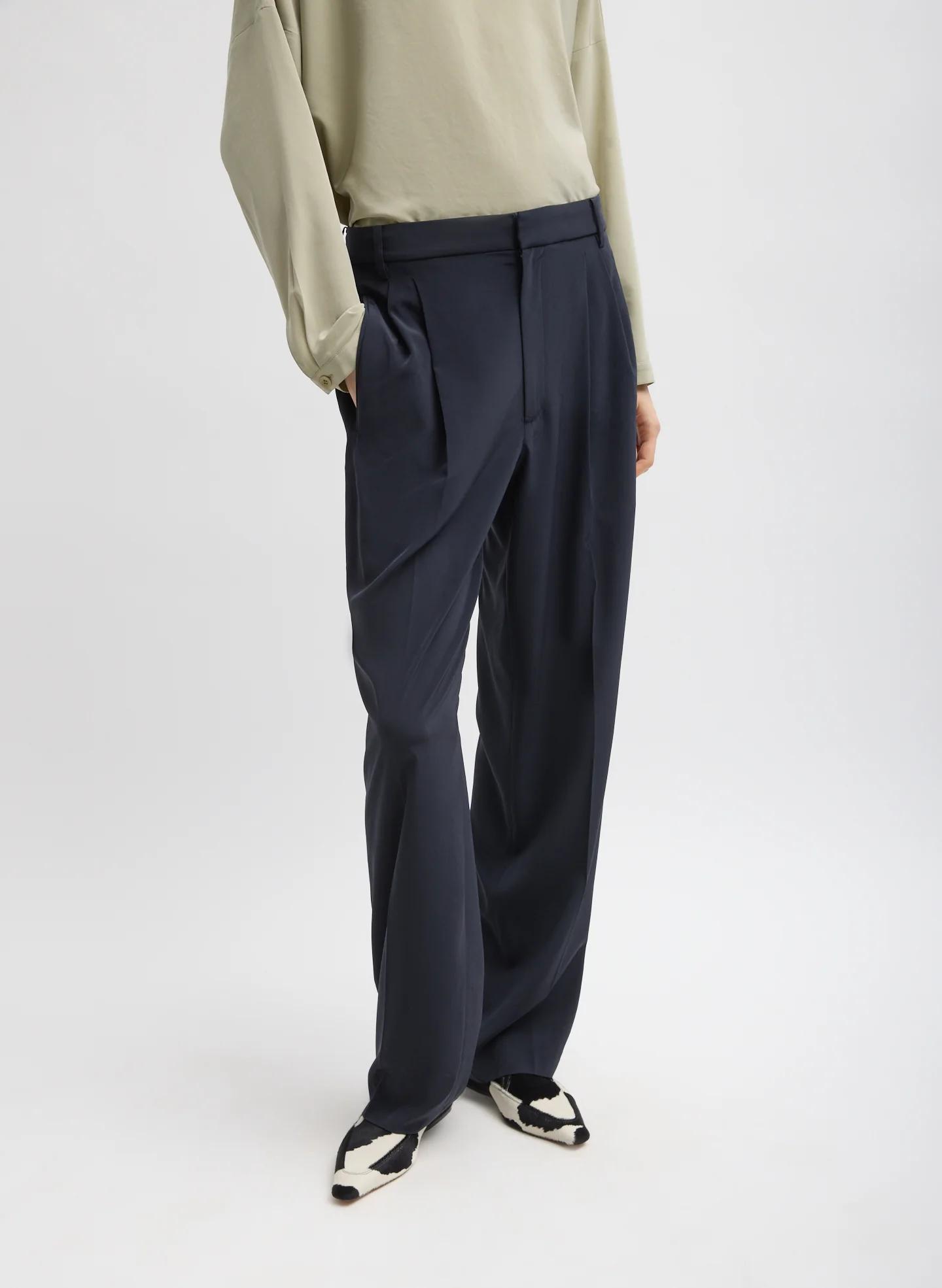 Relaxed Suiting Derrick Men's Trouser - Image 3