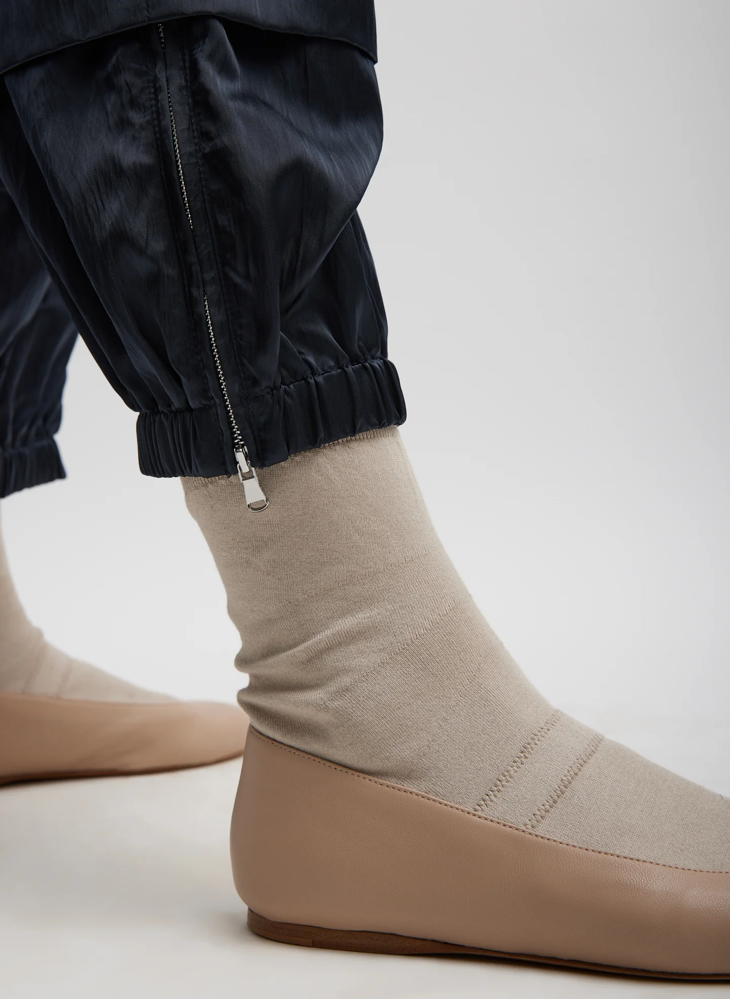 Shiny Nylon Pull On Wilt Jogger - Image 3