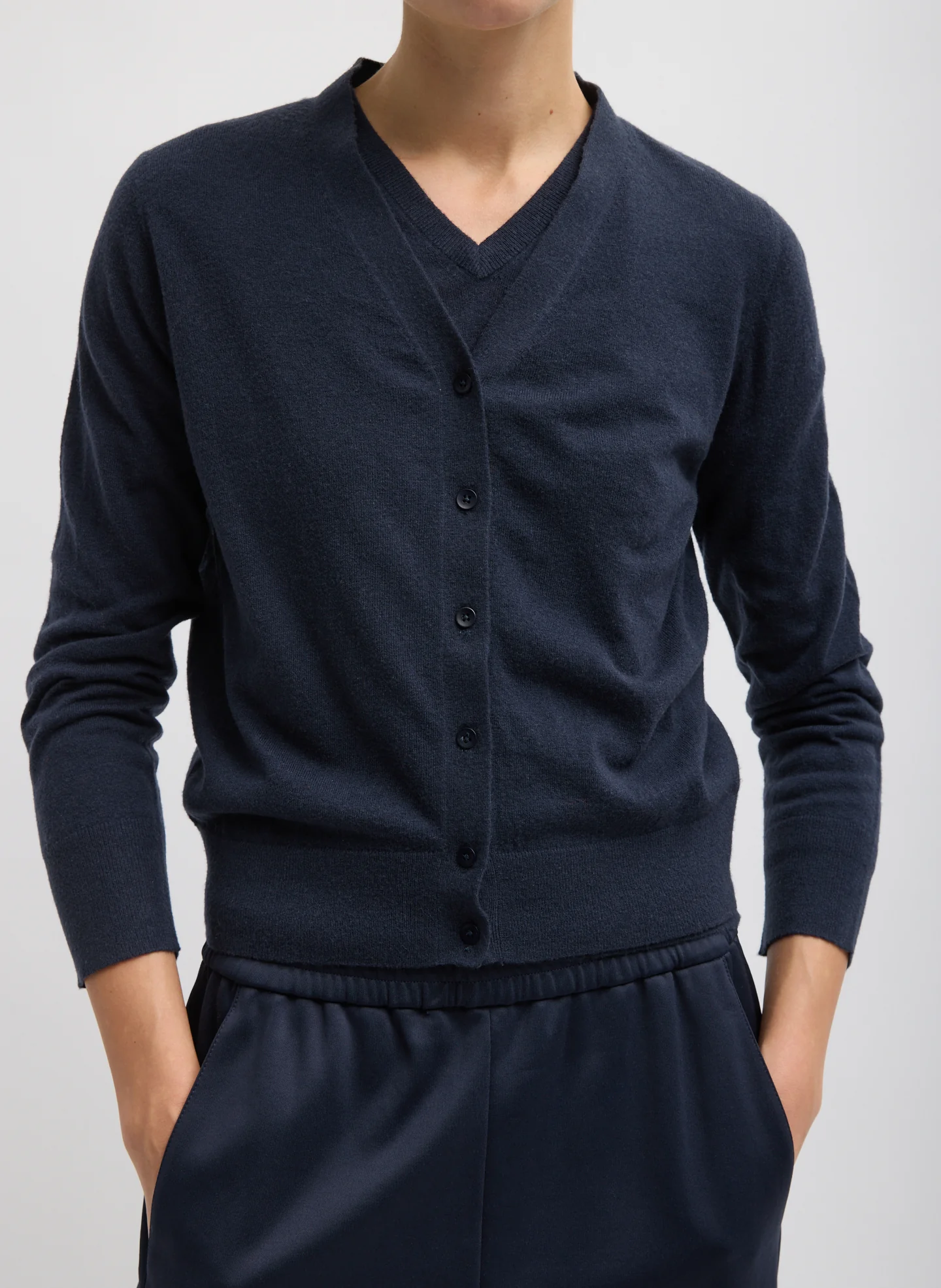 Skinlike Mercerized Wool V-Neck Shrunken Cardigan - Image 3