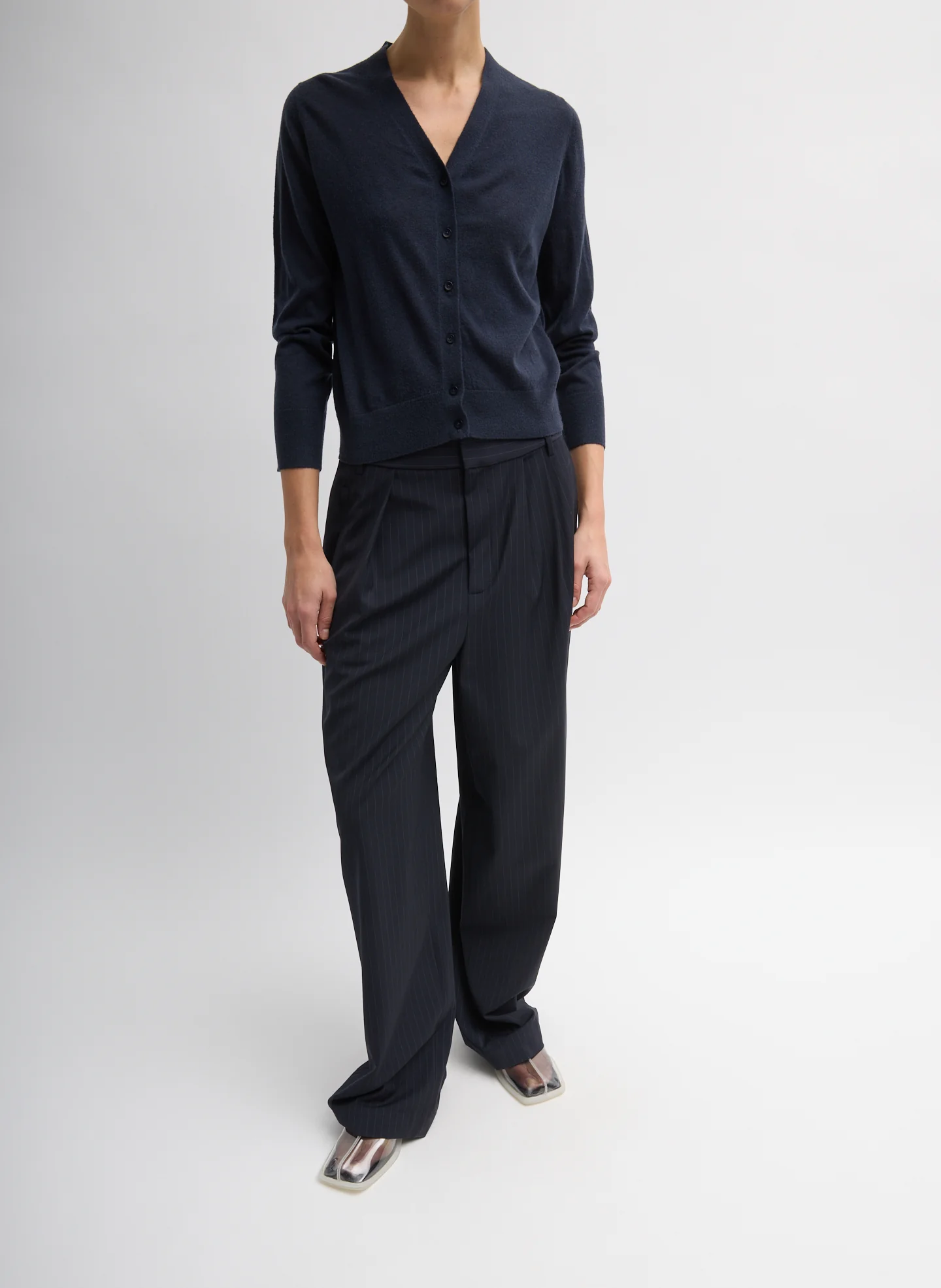 Skinlike Mercerized Wool V-Neck Shrunken Cardigan - Image 4
