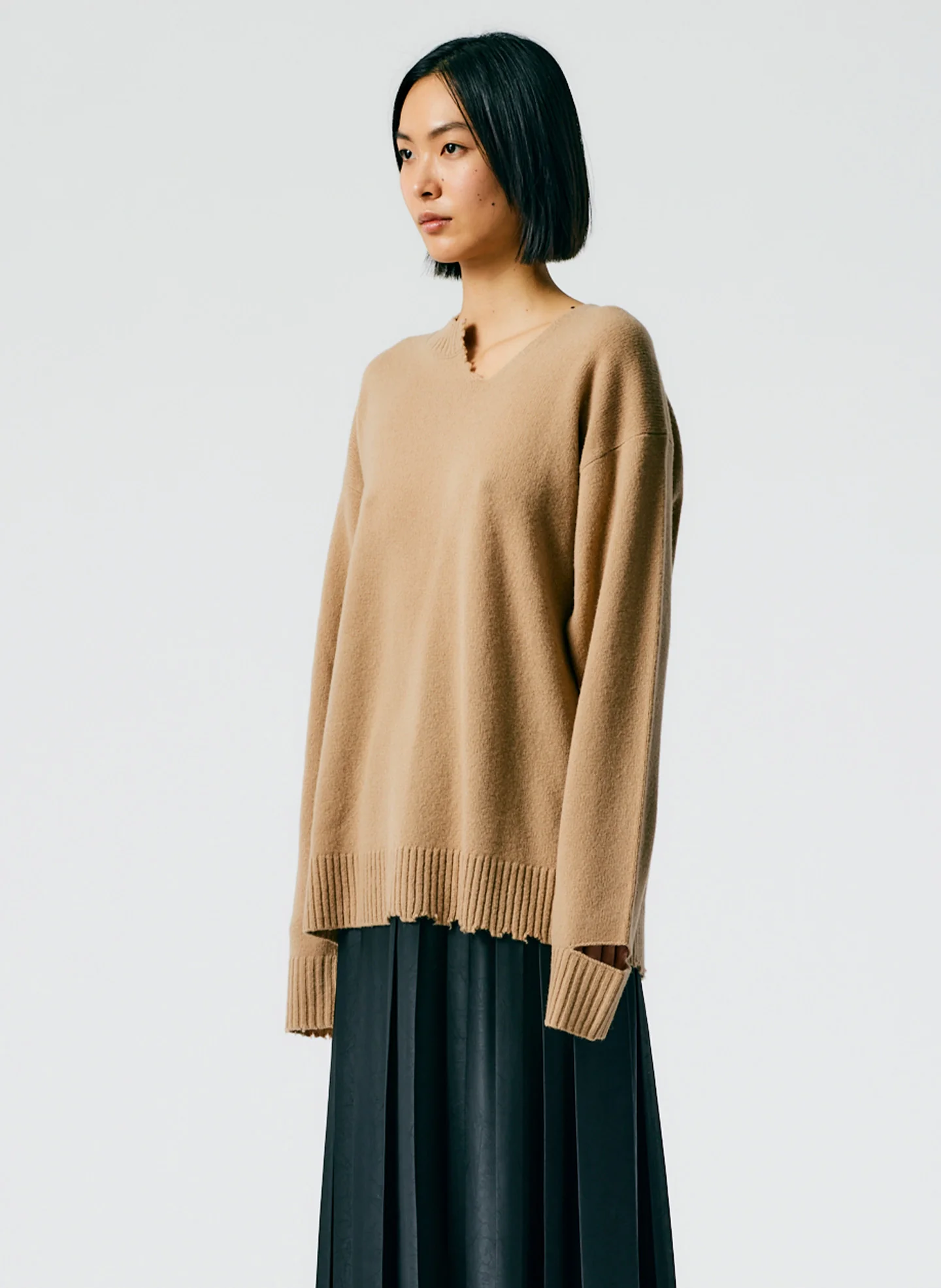 Soft Lambswool Cutout Neckband Pullover - Image 8