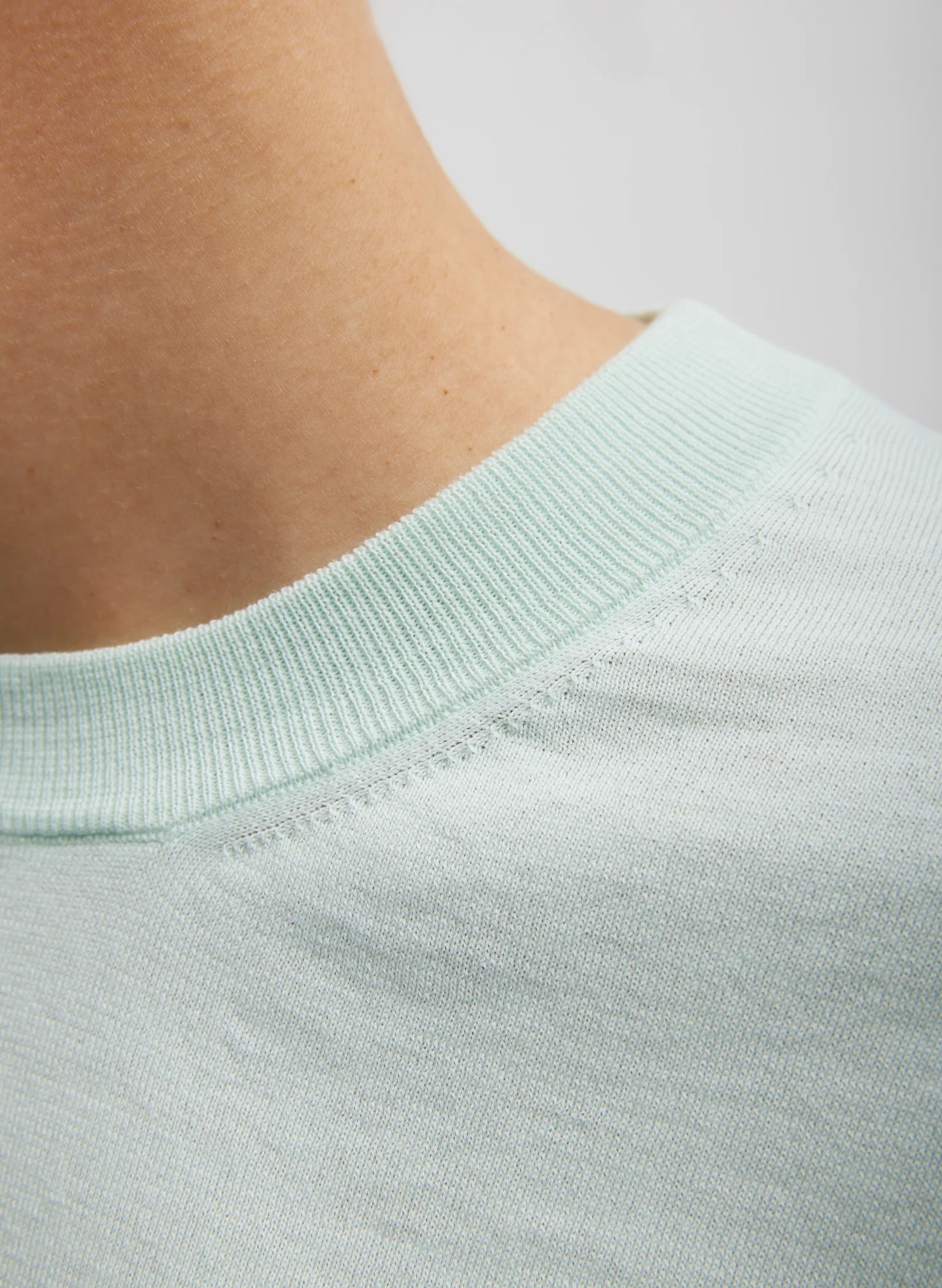 Super Fine Gauge Perfect Short Sleeve Men's Pullover - Image 2
