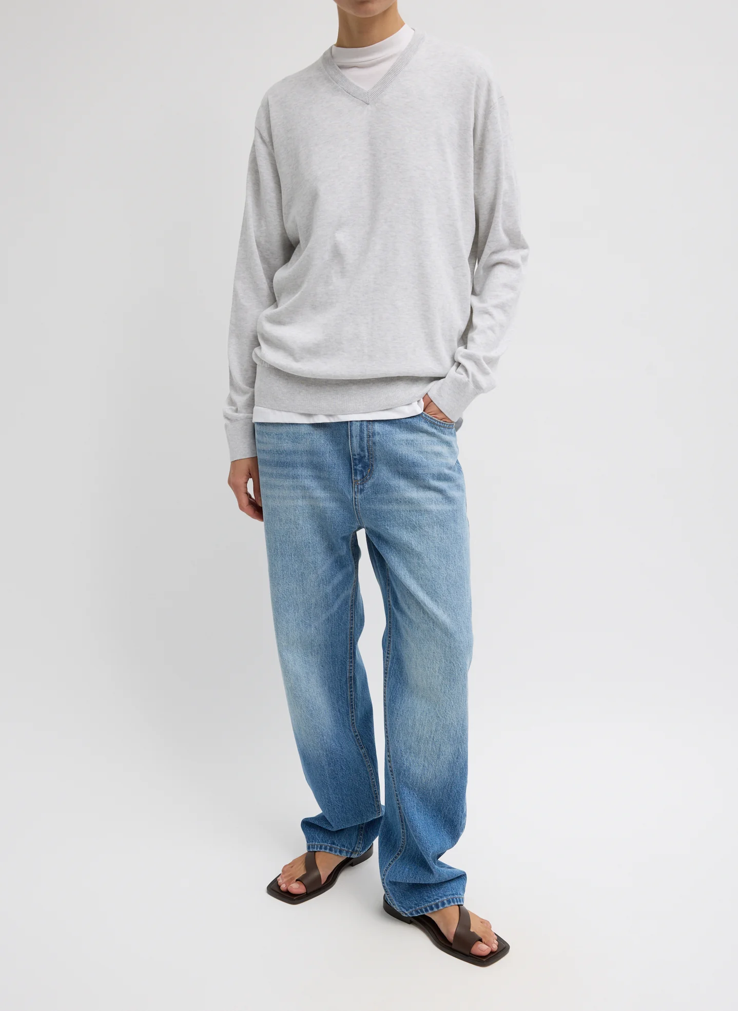 Super Fine Gauge Perfect V-Neck Men's Pullover - Image 5