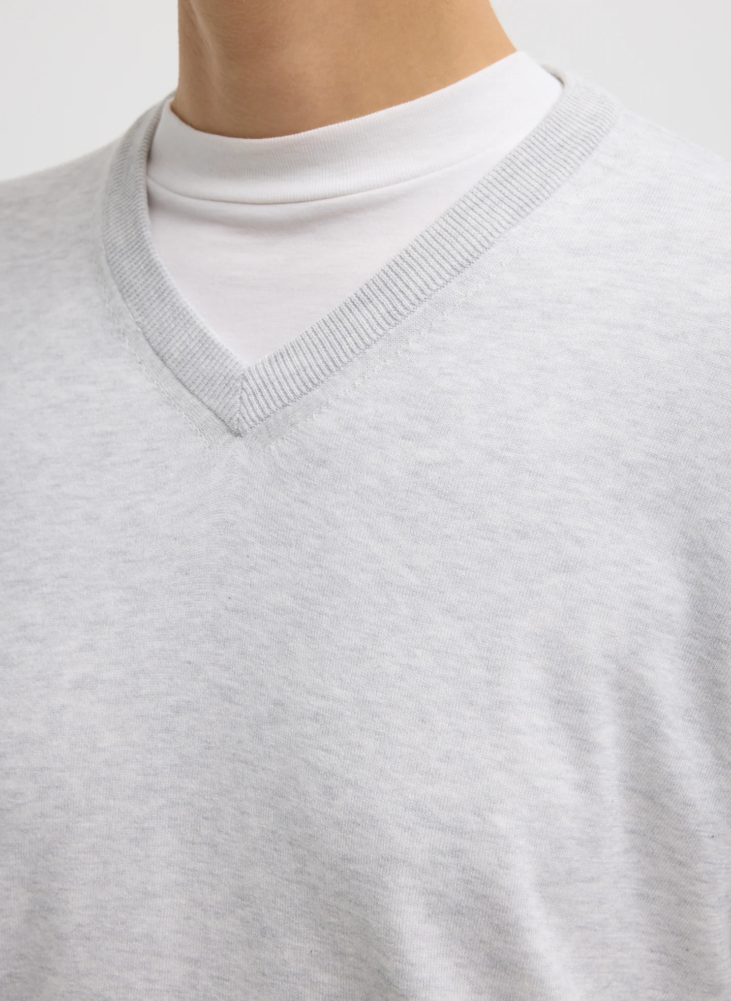 Super Fine Gauge Perfect V-Neck Men's Pullover - Image 6