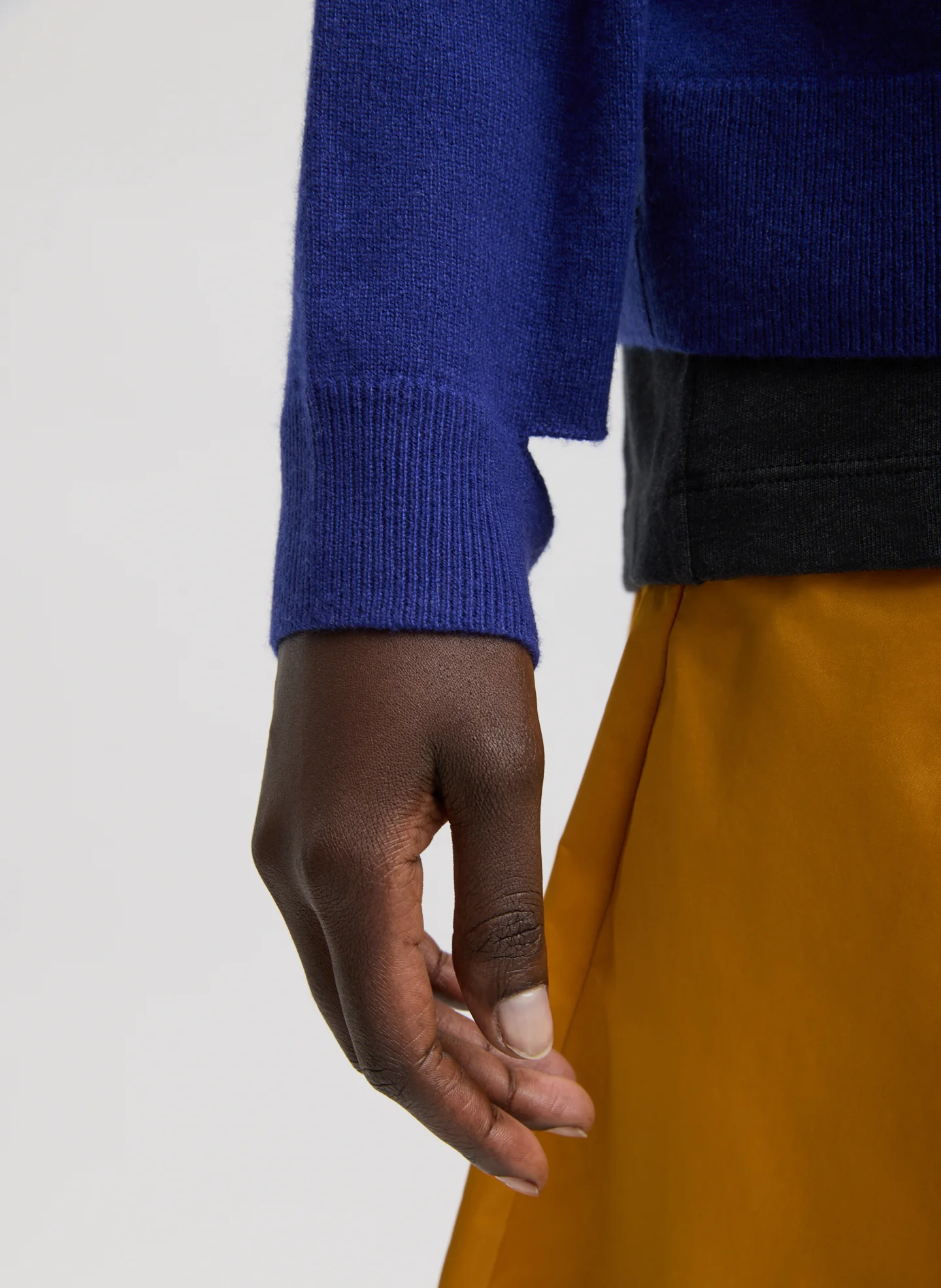 Washable Cashmere Easy V-Neck Sweater - Image 8