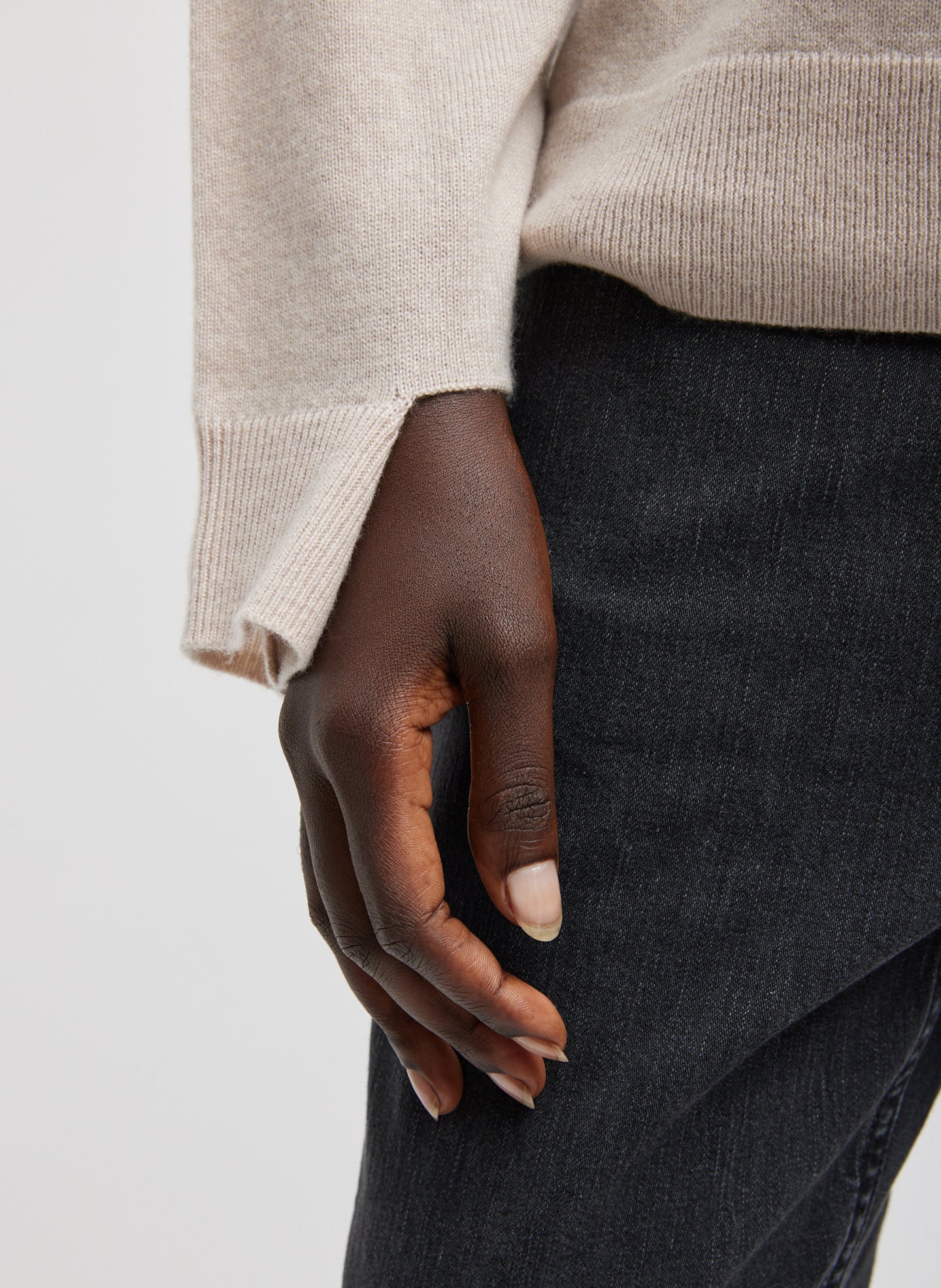 Washable Cashmere Easy V-Neck Sweater - Image 4