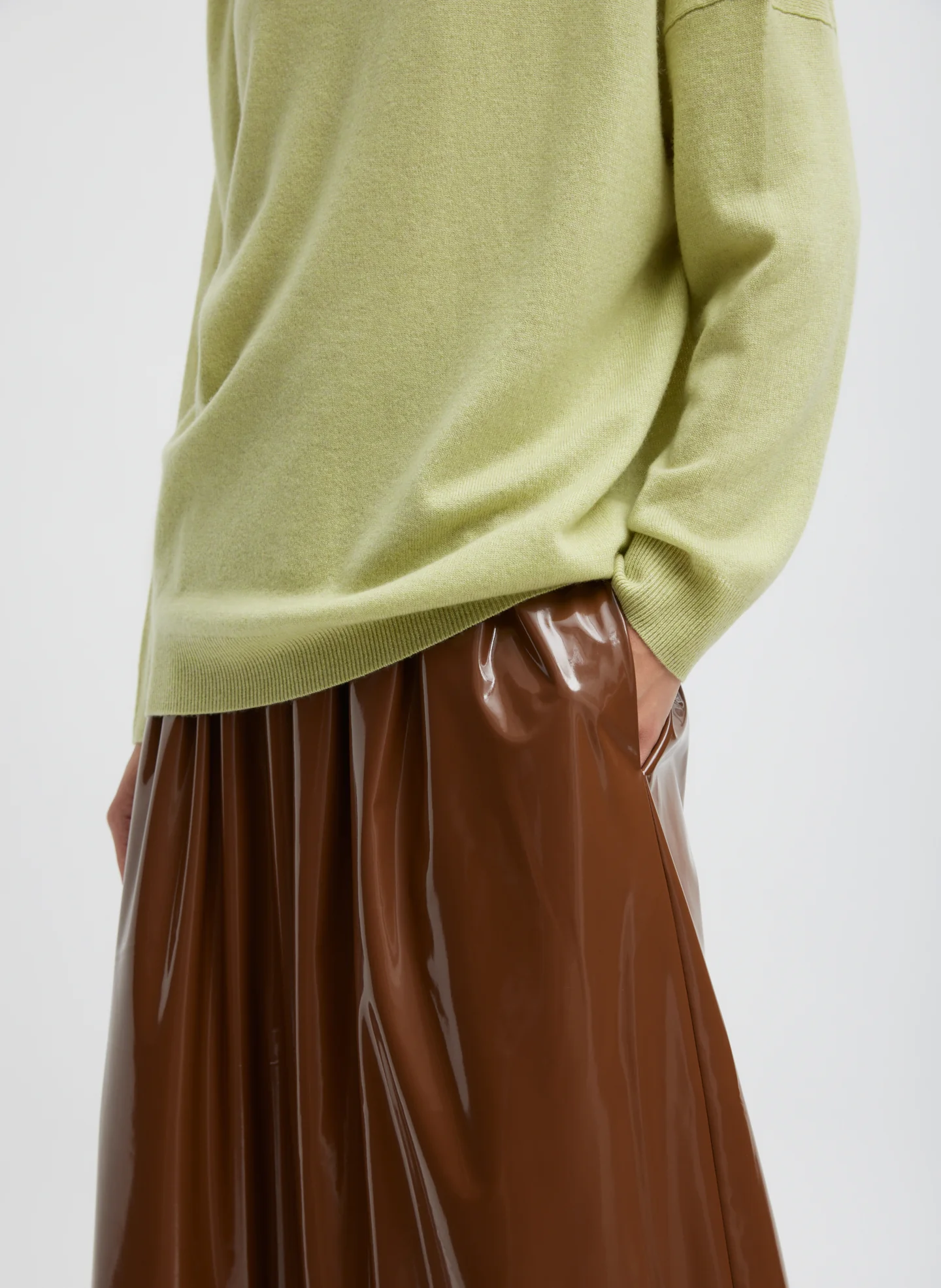 Washable Cashmere Warp V-Neck Pullover - Image 4